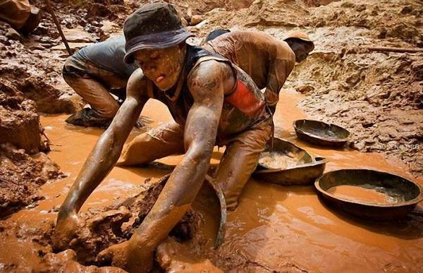 Добыча золота в Конго (15 фото)