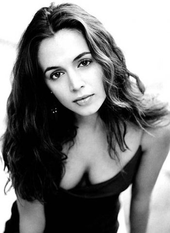   / Eliza Dushku/