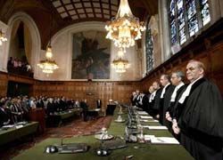 От Гаагского трибунала впервые отстранили судей