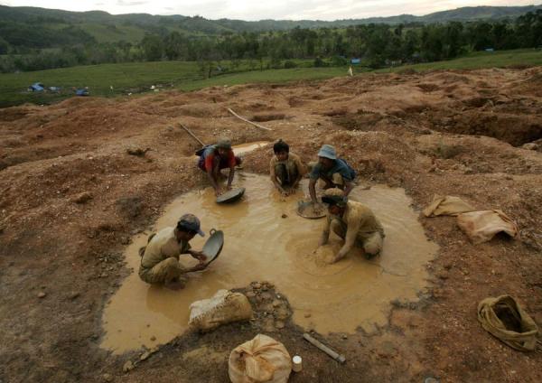 Добыча золота в Индонезии (9 фото)