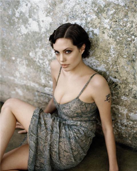 Angelina Jolie. (15 )