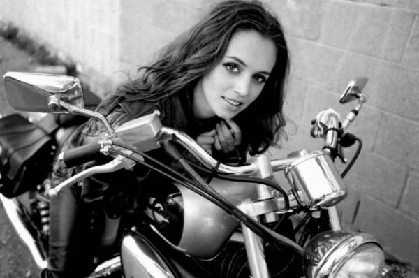   / Eliza Dushku/