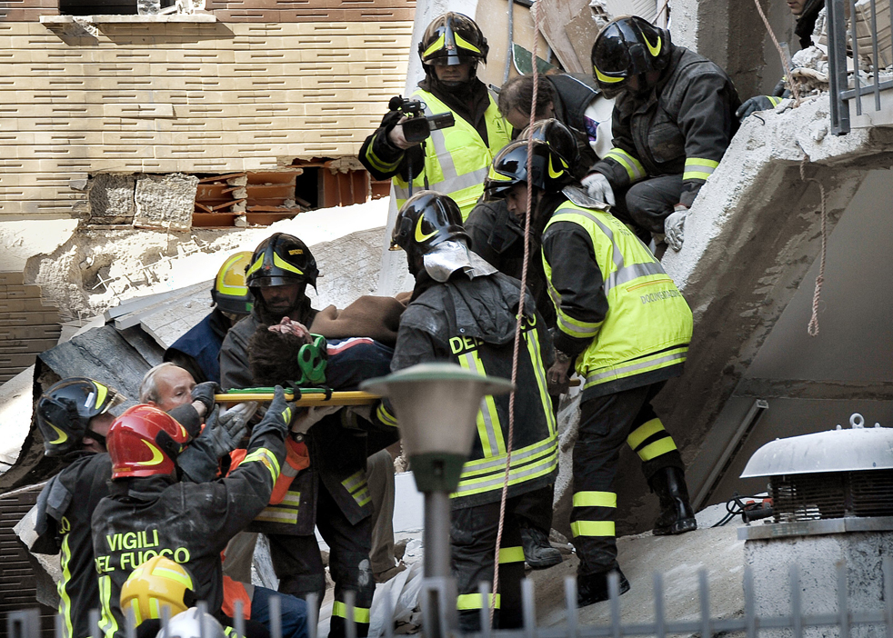 Италия люди умирают. Итальянское землетрясение 2009. Трагедия в Италии сегодня.