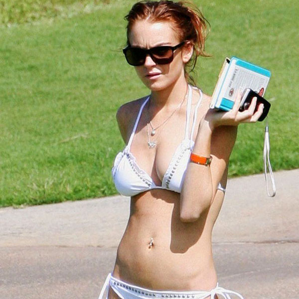 Lindsay Lohan загорает (17 фото)