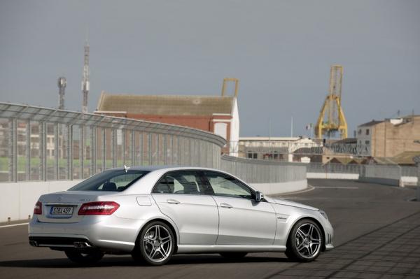 Mercedes-Benz E63 AMG 2009  (18 )