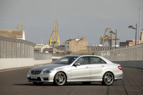 Mercedes-Benz E63 AMG 2009  (18 )