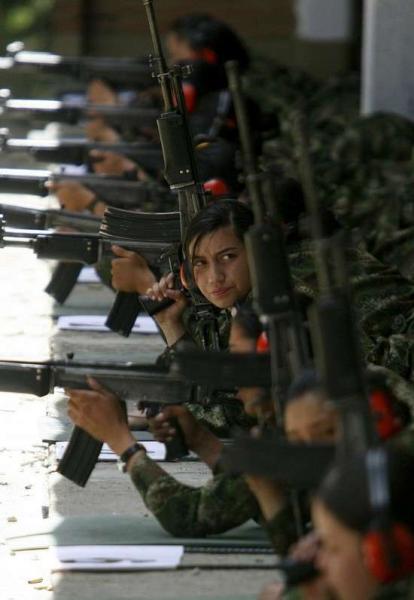 Женская армия в Колумбии (13 фото)