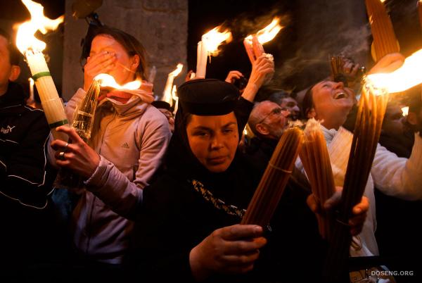 В Иерусалиме сошел Благодатный огонь (13 фото)