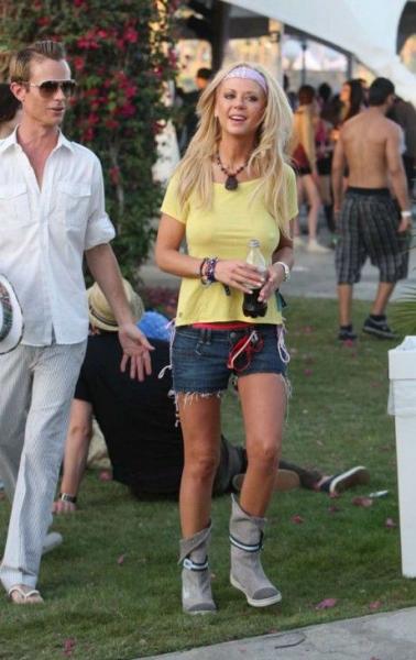   Tara Reid (6 )