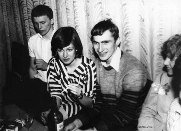 Как одевалась советская молодежь (25 фотографий)