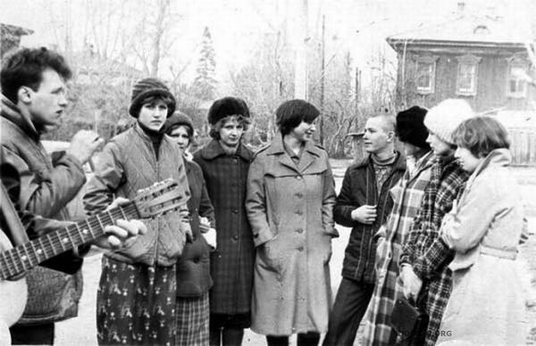 Как одевалась советская молодежь (25 фотографий)
