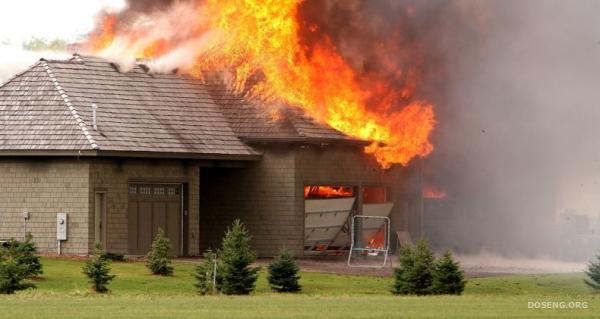 Как загорелся дом (13 фото)