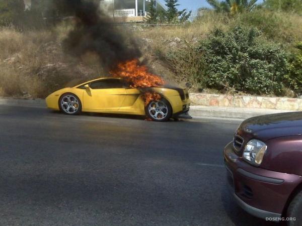 Сгоревший Lamborghini (8 фото)