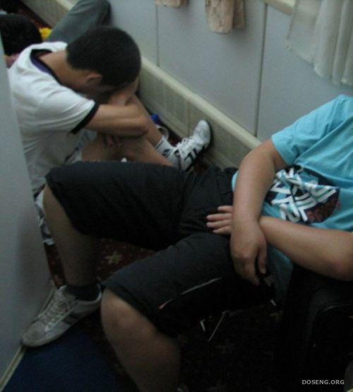 Так ездят в Китае на поездах (5 фото)