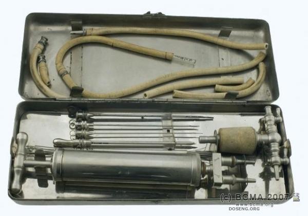 Медицинские инструменты прошлого (36 фото)