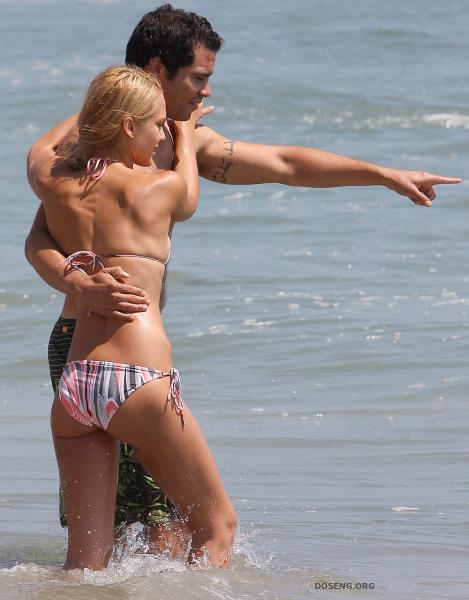 Джессика Альба в бикини на пляже (22 фото)