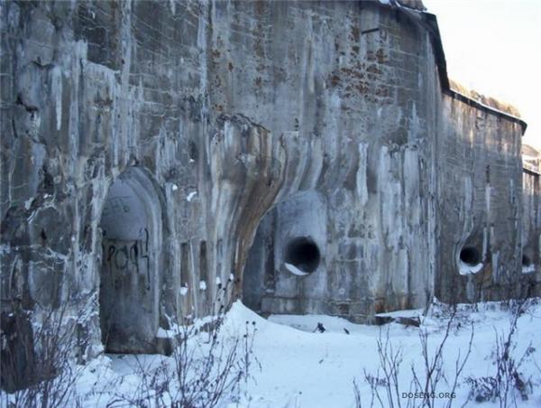 Заброшенные военные катакомбы и укрепления во Владивостоке (17 фото)