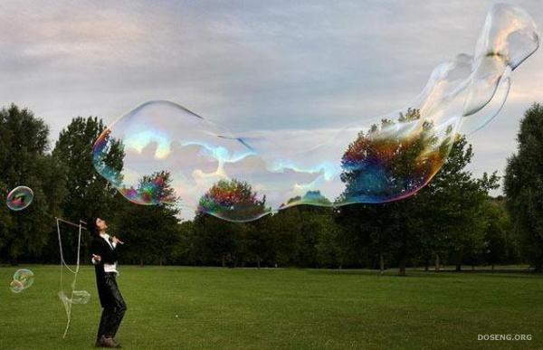 Гиганские мыльные пузыри (13 фото)