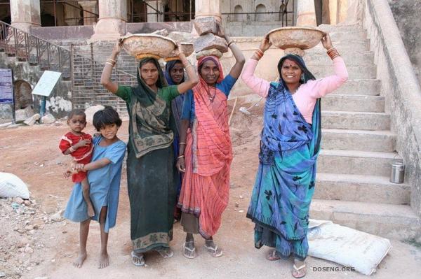 Женский труд в Индии (14 фото)