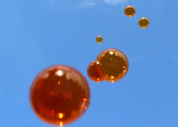 Цветные мыльные пузырики (8 фото)