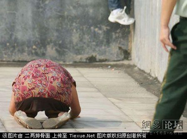 Самоубийство в Китае (9 фото)
