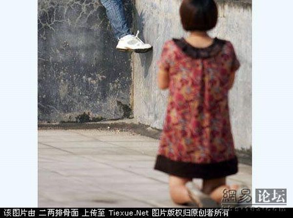 Самоубийство в Китае (9 фото)