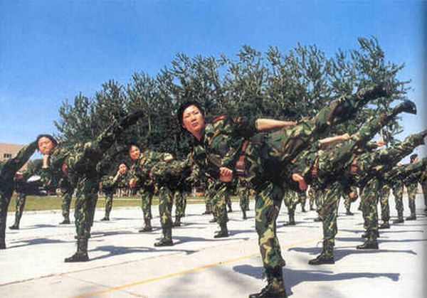 Девушки китайской армии (20 фото)