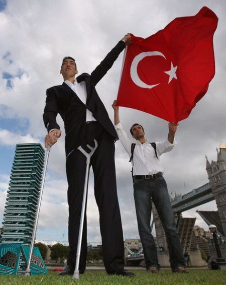 Самый высокий человек в мире (26 фото)