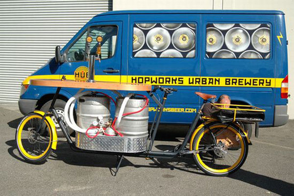Велосипед с пивом и музыкой (4 фото)