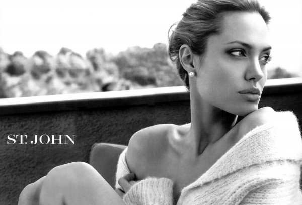 Angelina Jolie... (12 )