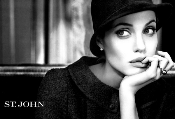 Angelina Jolie... (12 )