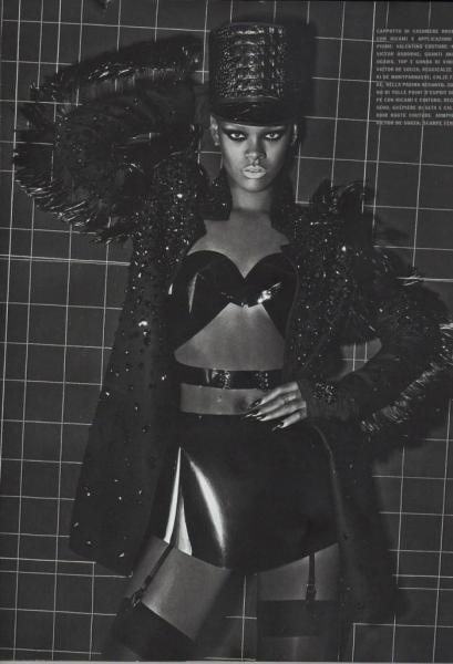 Rihanna  Vogue (9 )