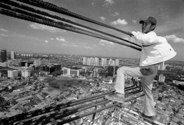 Индонезийские строители (23 фото)