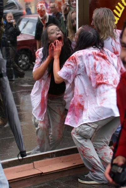 Зомби-парад на Невском (33 фото)