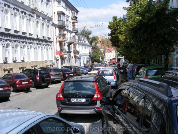 Автомобили и парковки (50 фото)