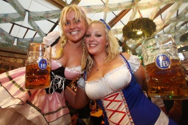 Симпатичные баварские девушки и море пива (34 фото)