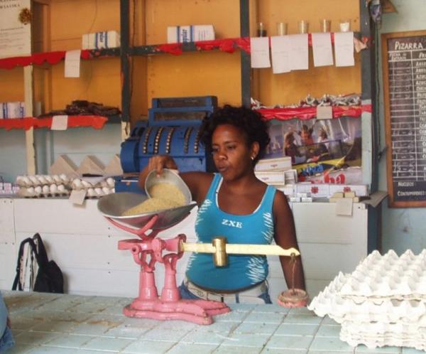 Магазины на Кубе (12 фото)