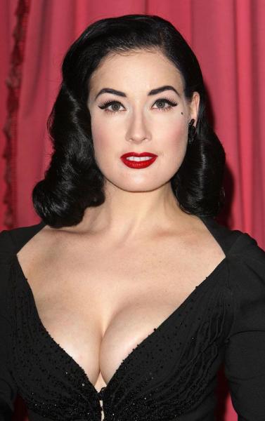    (Dita von Teese) (10 )