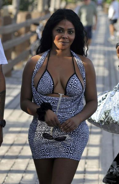   (Lil Kim)   (6 )