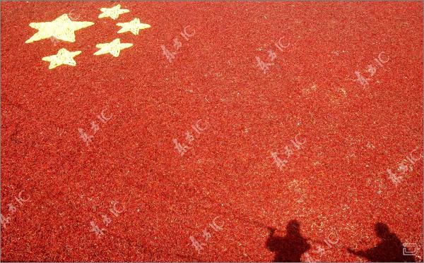 Гигантский флаг Китая (8 фото)