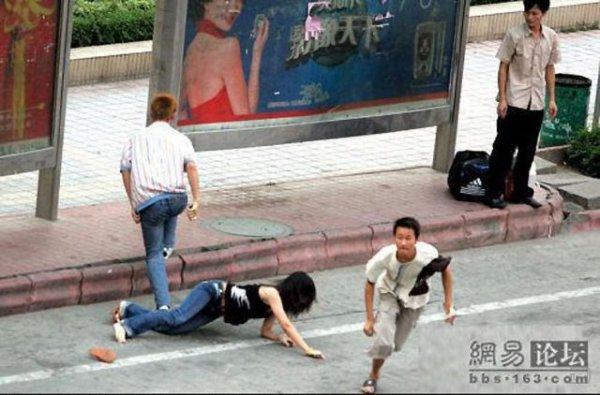 Как действуют грабители в Китае (5 фото)