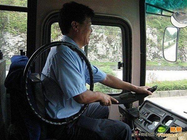 Водитель автобуса в  Китае (6 фото)