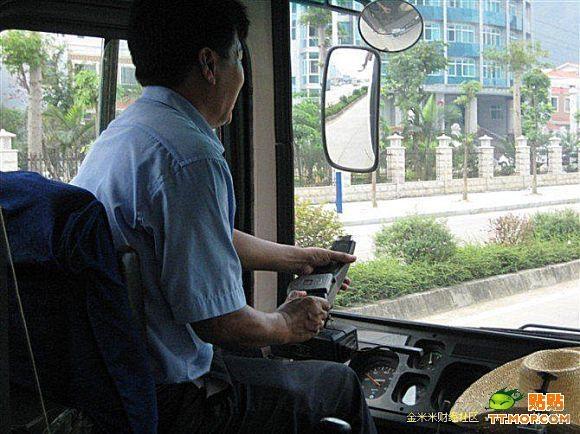 Водитель автобуса в  Китае (6 фото)
