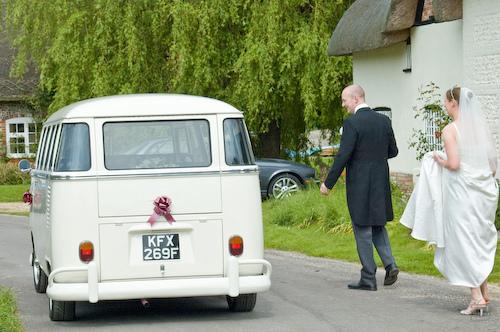 Прикольные свадебные лимузины (24 фото)