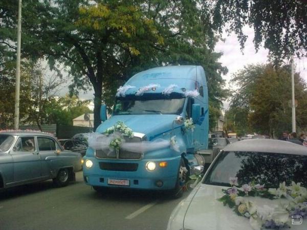 Свадебный грузовичок (5 фото)