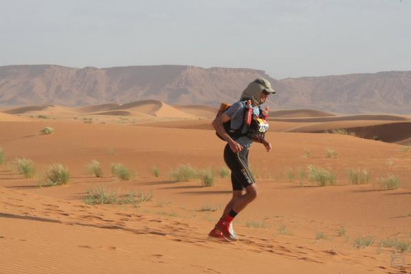 Песчаный марафон по Сахаре (13 фото)