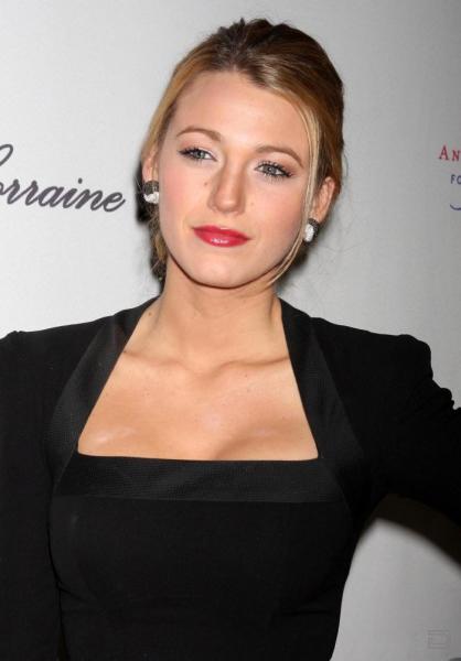   (Blake Lively) (7 )