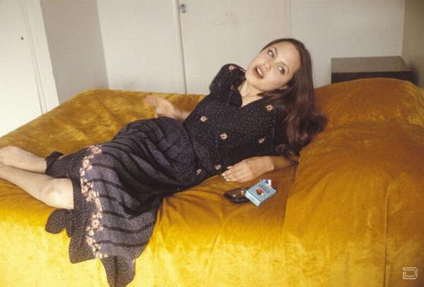 Анджелина Джоли в 19 лет (17 фото)