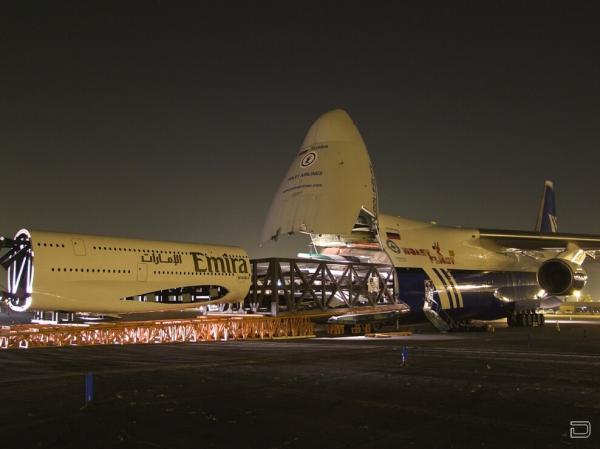 Самый крупнейший в мире пассажирский самолет Airbus А380 (14 фото)