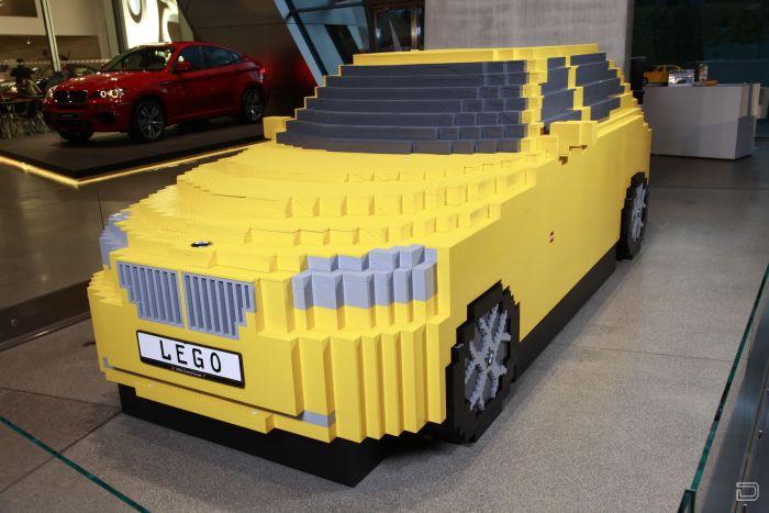 Копия BMW X1 из Лего (9 фото)